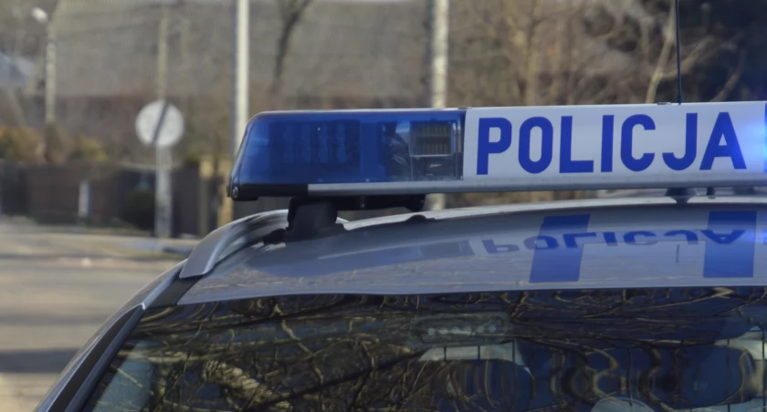 Przez 5 lat znęcał się nad żoną. Na widok policjantów schował się w boksie z psami