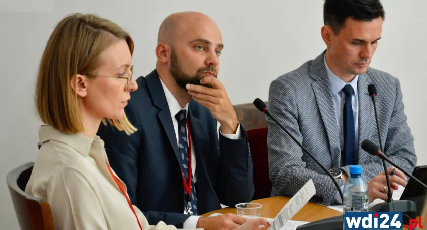 Radni zdecydowali. Tyle będzie zarabiał nowy burmistrz
