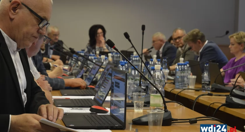 Rada powiatu wybrała komisje. Nie bez zgrzytów