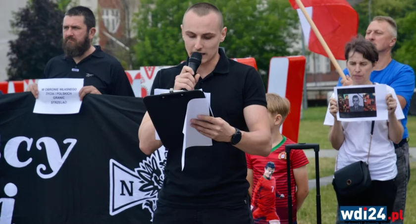 Oddali hołd zmarłemu Mateuszowi. I domagają się nadania żołnierzom większych praw 