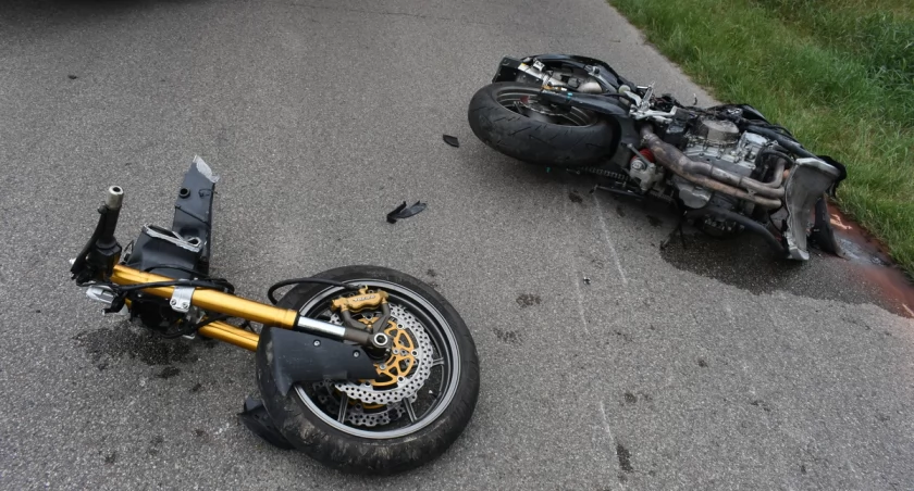 Wypadek z udziałem motocyklisty. 50-letni kierowca trafił do szpitala
