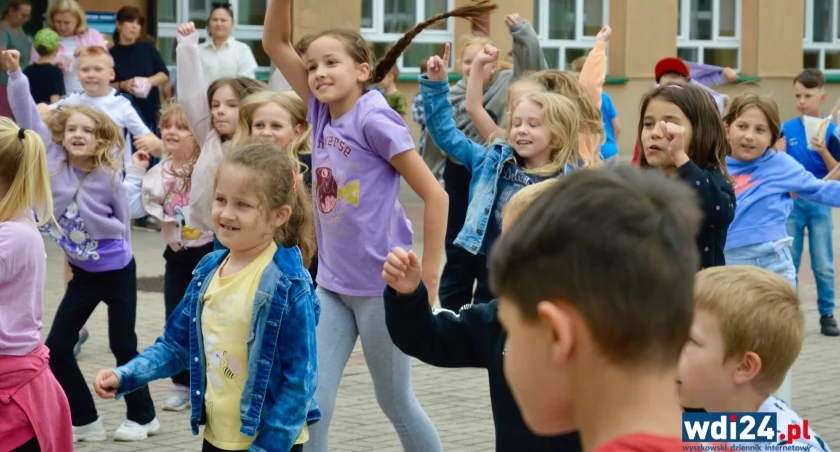 Profilaktyczny Dzień Dziecka w SP nr 2. I bardzo wyjątkowi goście [zdjęcia]