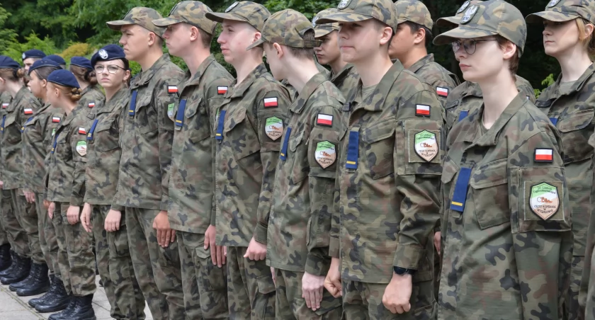 Ostatnie pożegnanie żołnierza. Służby, władze i uczniowie oddali hołd Mateuszowi Sitkowi