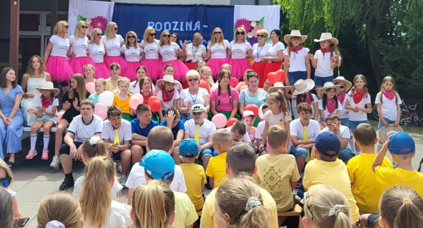 Radosny piknik w Rybnie. Z niespodzianką od nauczycielek [WIDEO]