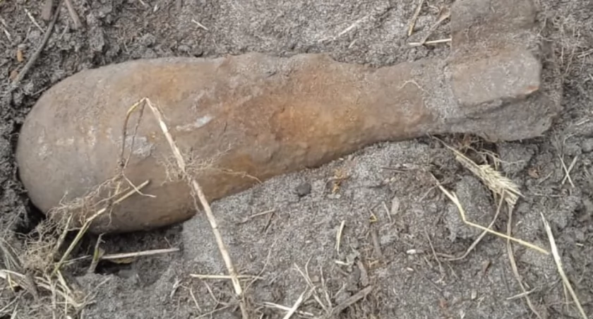 Podczas prac polowych znaleźli granat moździerzowy