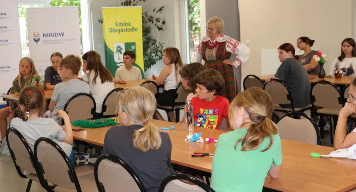 Poznawali tajniki kurpiowskiej plastyki. I to pod okiem mistrzyń