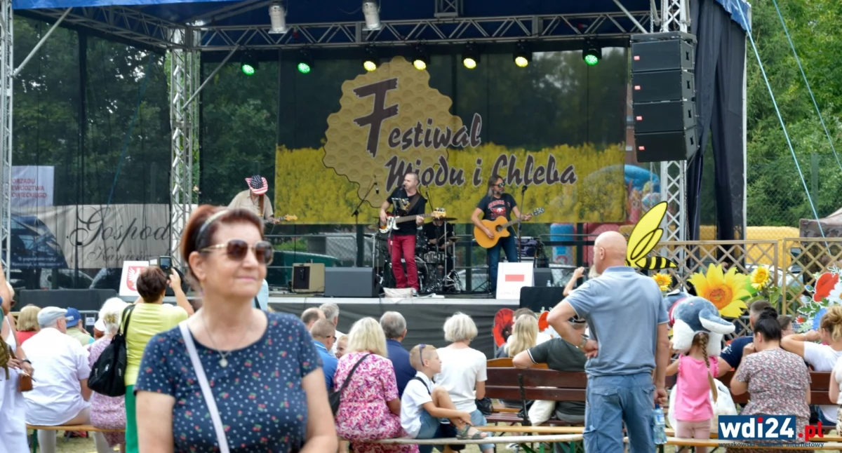 XI Festiwal Miodu i Chleba w Kamieńczyku. Lokalne specjały i mnóstwo zabawy [FOTO] 