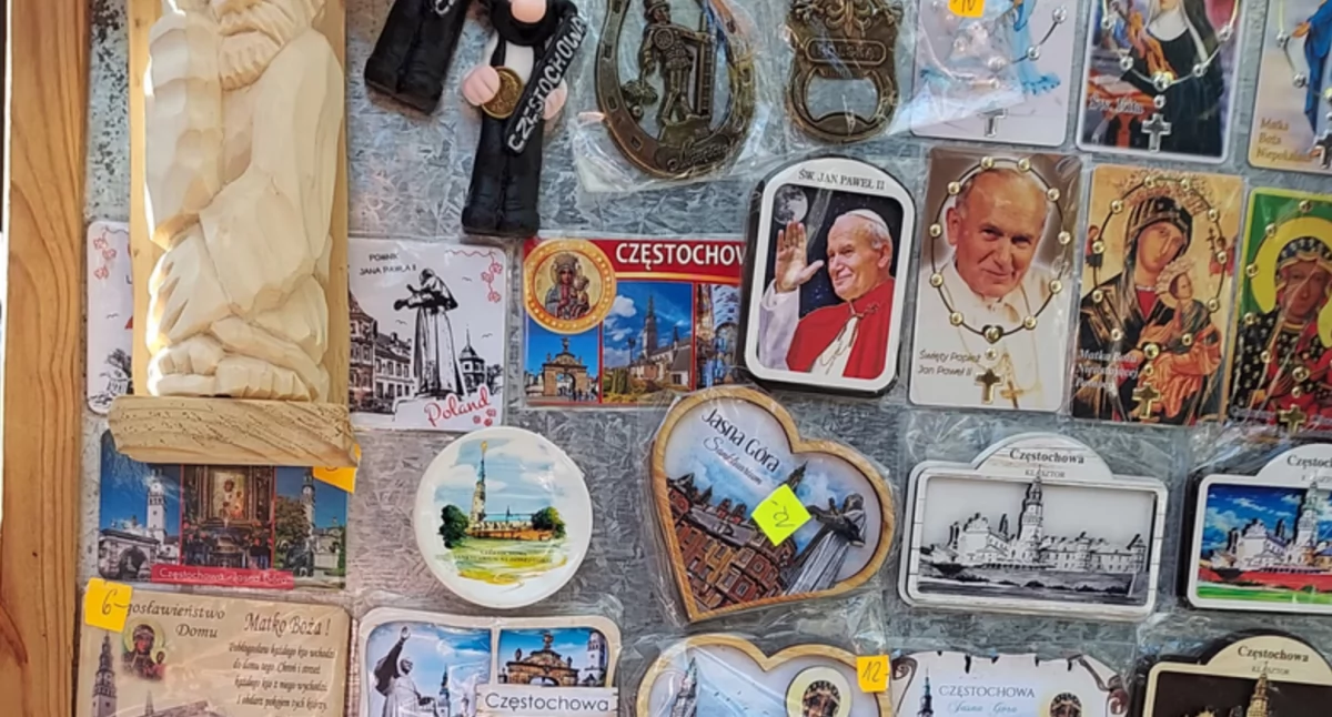 Szczyt pielgrzymkowy w Częstochowie. Co się sprzedaje pod Jasną Górą