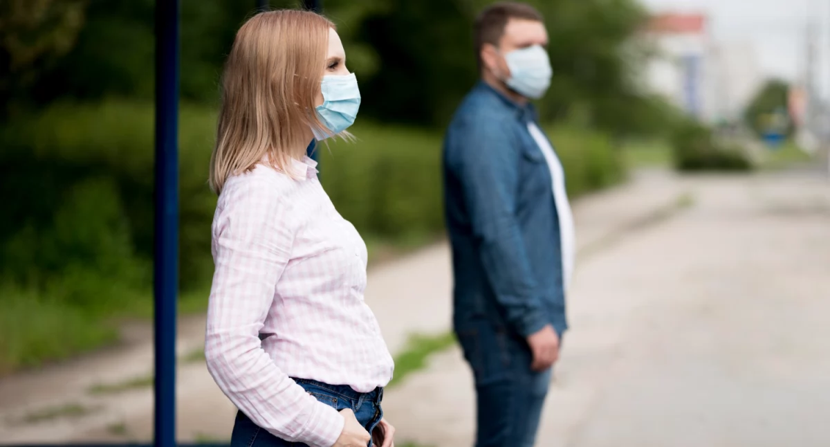 Wraca temat maseczek. Kolejna fala COVID-19 ma nadejść wcześniej