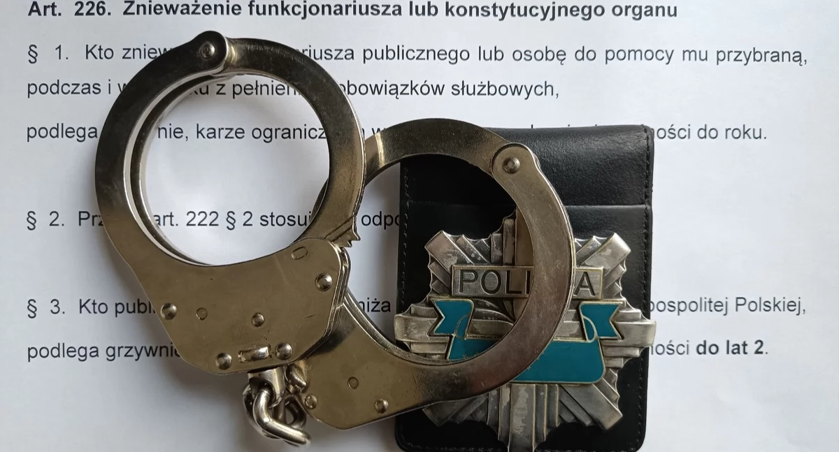Pijany stawił się do pracy, znieważał i zaatakował policjantów