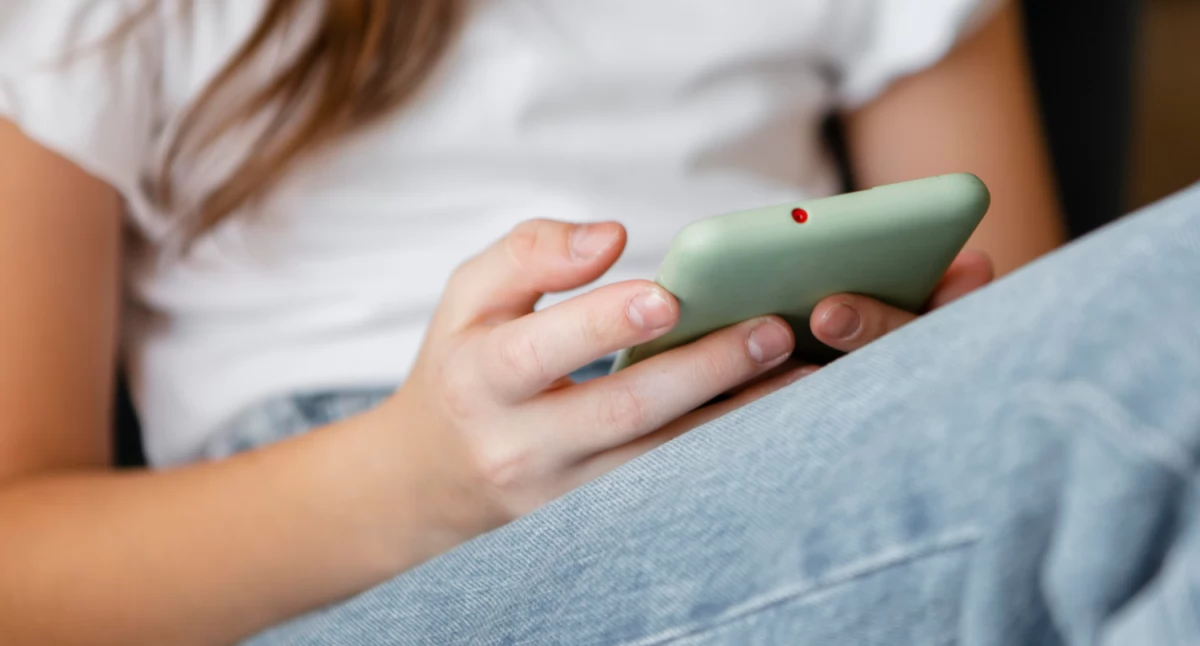 Oszuści atakują na WhatsAppie. Jak nie dać się wykorzystać