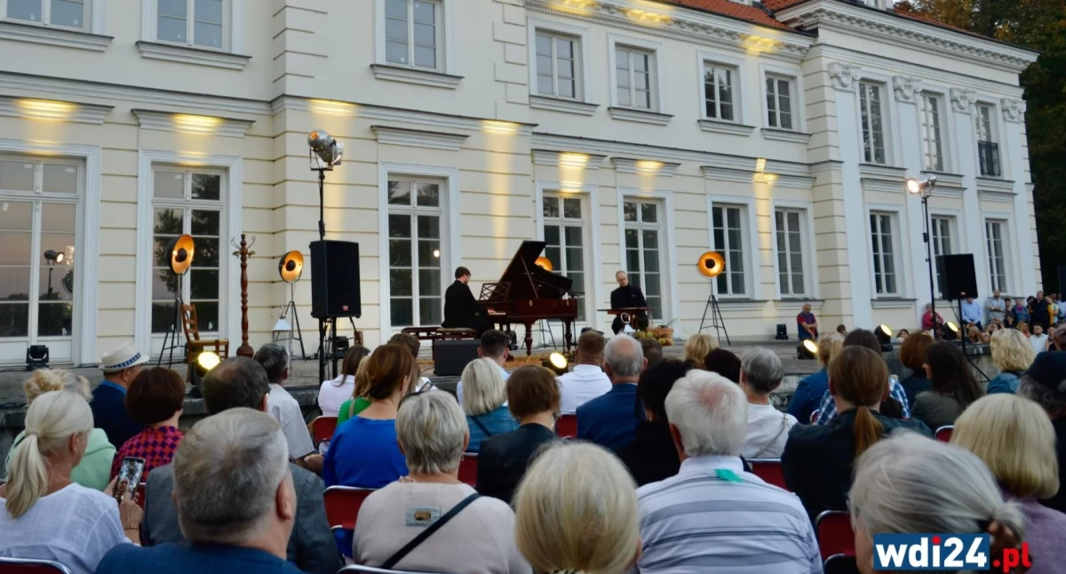 Dźwięki epoki Chopina. Wyjątkowy koncert w Pałacu Skarżyńskich [FOTO]
