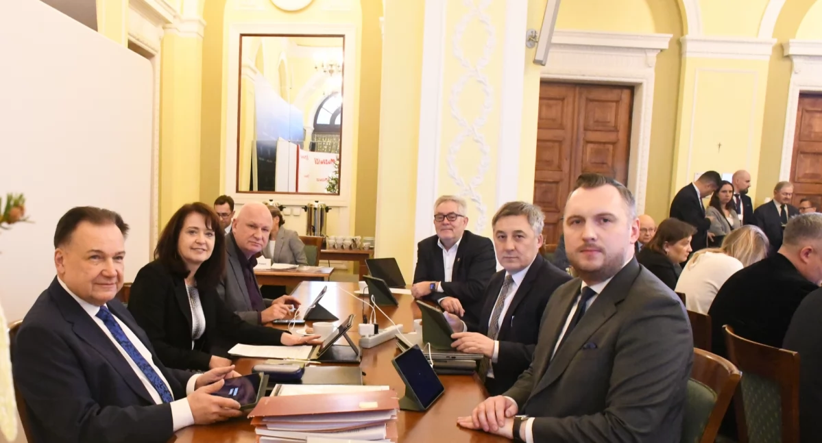 Budżet Mazowsza na 2025 rok przyjęty. Inwestycje pochłoną ponad 35 proc. 