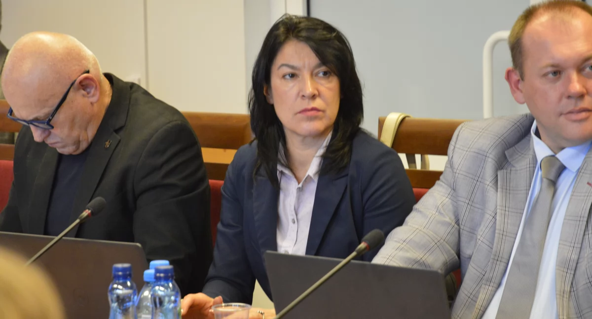 Powiat uchwalił budżet na 2025 rok. Opozycja krytykuje, zarząd broni strategii inwestycyjnej