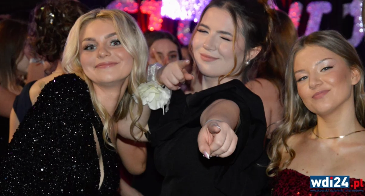 Studniówka 2025 w I LO im. Cypriana Kamila Norwida w Wyszkowie: Taneczna noc pełna emocji