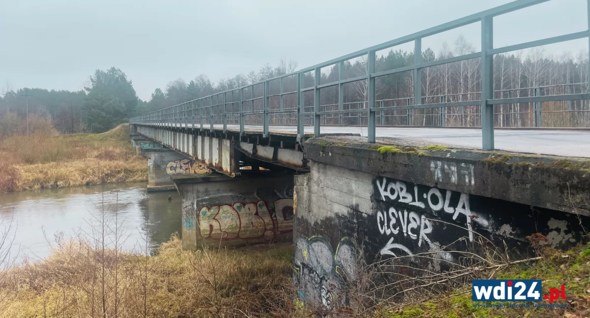 Wzniesiony jako konstrukcja tymczasowa, stoi od 1975 roku. Jaki jest stan mostu nad Liwcem?