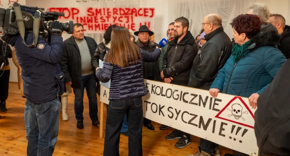 U sąsiadów: „Stop śmierdzącej inwestycji” – mieszkańcy Chmielewa protestują przed kamerami