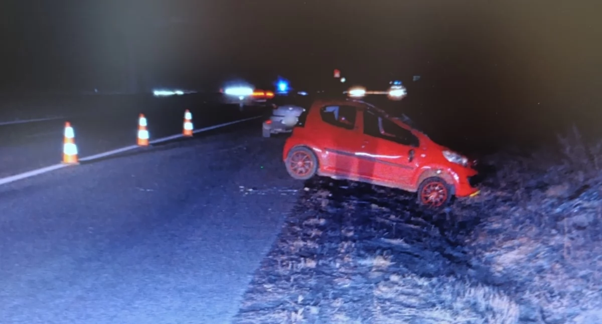 Uderzyła w bariery i dachowała w rowie. Groźnie wyglądająca kolizja na S-8