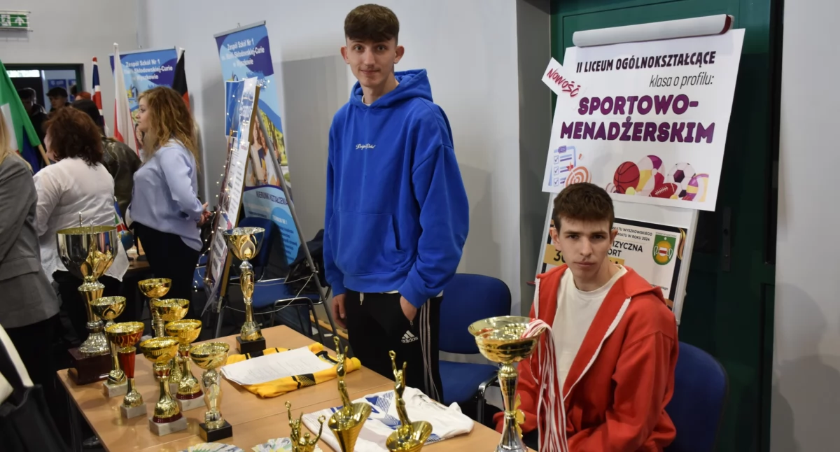 Dzień otwarty w „Skłodowskiej”. Ósmoklasiści poznali ofertę szkoły