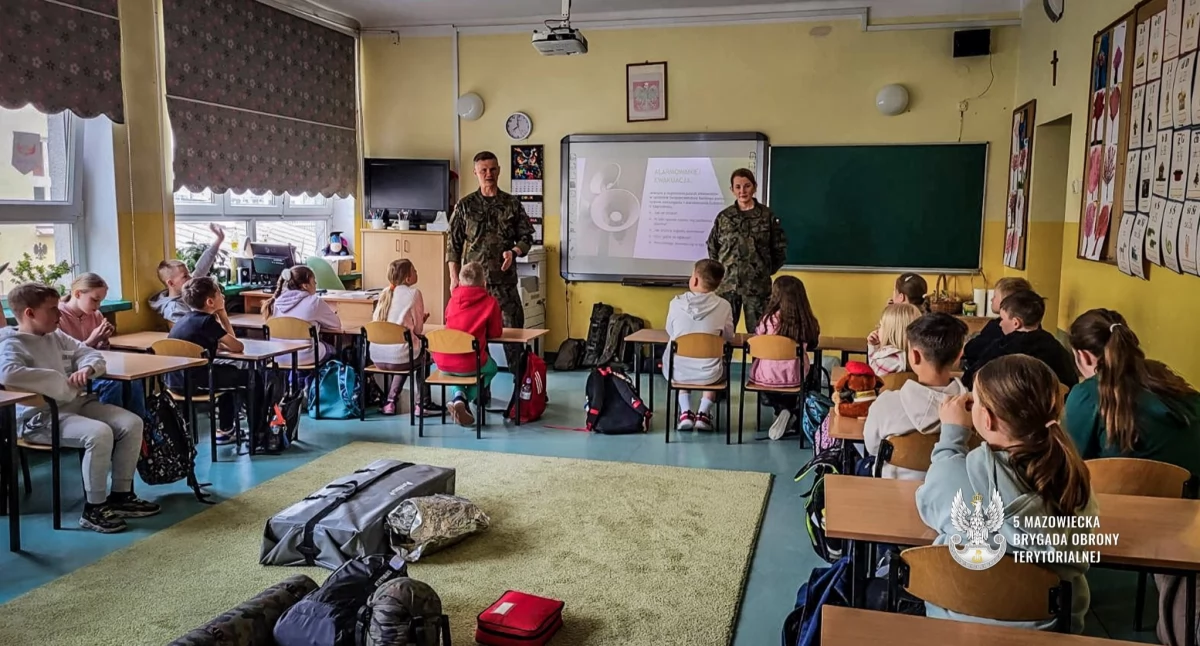 Żołnierze 5 Mazowieckiej Brygady OT ponownie w szkołach w ramach III edycji projektu „Edukacja z wojskiem”