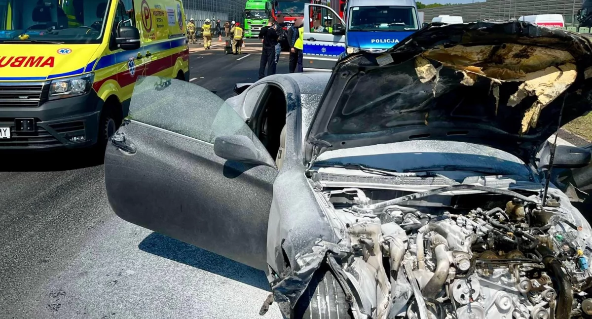 Wypadek na S8 w kierunku Warszawy. Interweniował śmigłowiec LPR