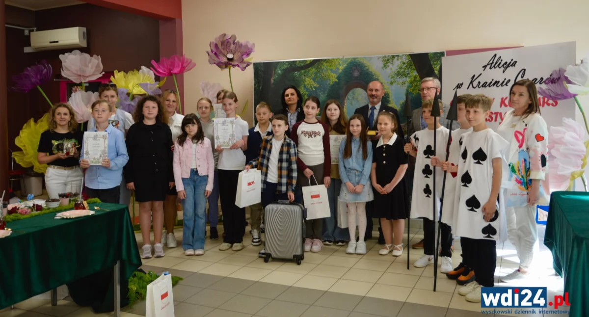 „Ciekawe, co powiedziałaby Alicja?” – magiczne prezenty dla bohaterki literackiego snu [FOTO]