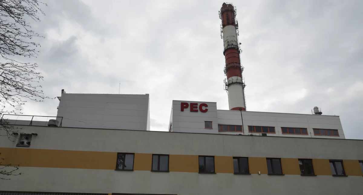 Czy jawność obrad komisji kończy się na bramie zakładu? O wizycie w PEC Wyszków