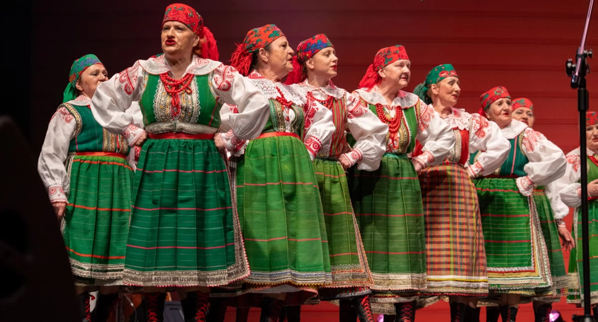 Wyszkowski „Oberek” na wielkiej scenie. Owacje w Teatrze Wielkim – Operze Narodowej