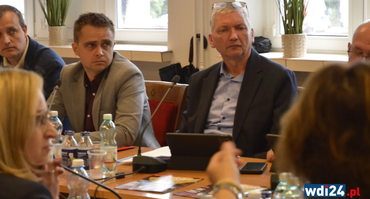 Bez barierek, bez strażaków, będzie taniej. Gorąca dyskusja po raporcie komisji rewizyjnej
