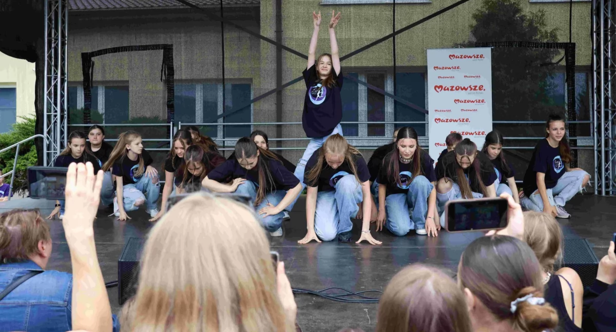 Rodzinny piknik w gminie Zabrodzie: dzieci skradły scenę  