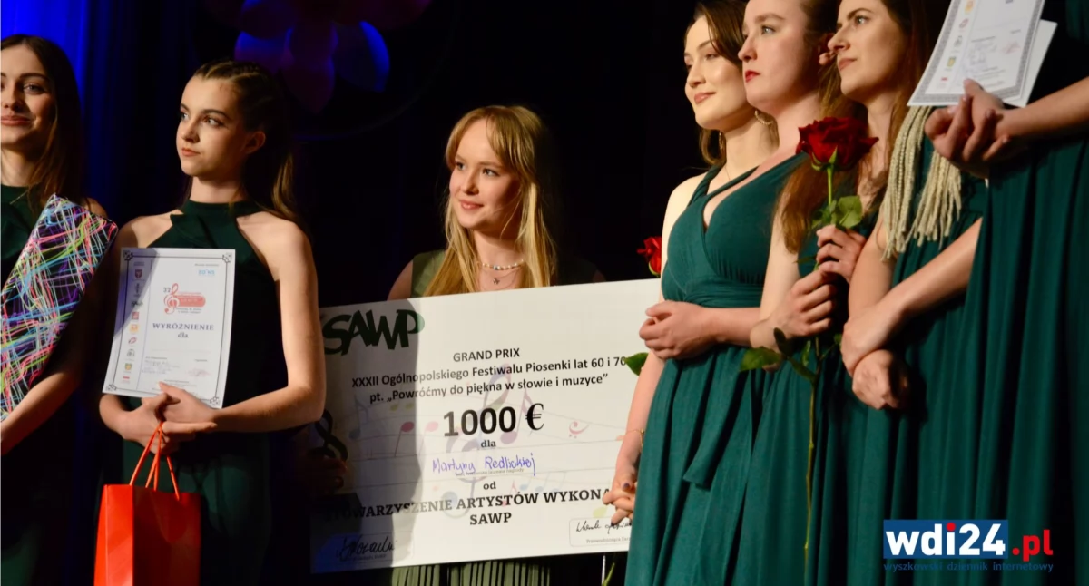 Wyszków rozśpiewany. Triumf Tercetu Madam i Martyny Redlickiej na Festiwalu Piosenki lat 60. i 70.
