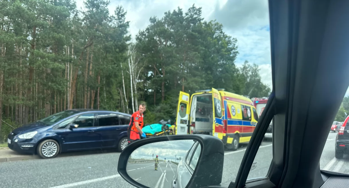 Groźne zderzenie w Skuszewie. Motocyklista trafił do szpitala [zdjęcia]