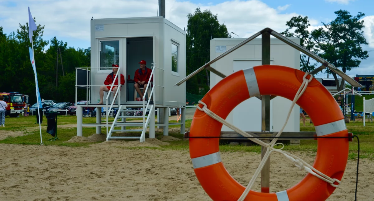 Piana party i pierwsza kąpiel z ratownikiem. Plaża Miejska w Wyszkowie oficjalnie otwarta