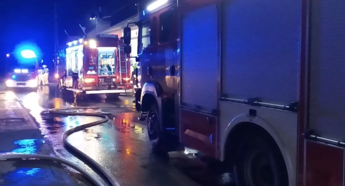 Pożar w zakładzie pracy w Wyszkowie. Ewakuowano ponad 100 osób