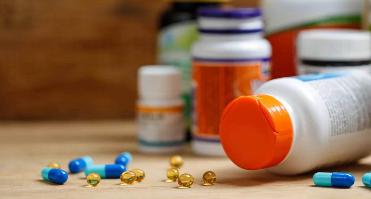 Suplementy łykamy na potęgę. Farmaceuta: magnez z witaminą D to dobre połączenie, ale wiele innych może nam szkodzić