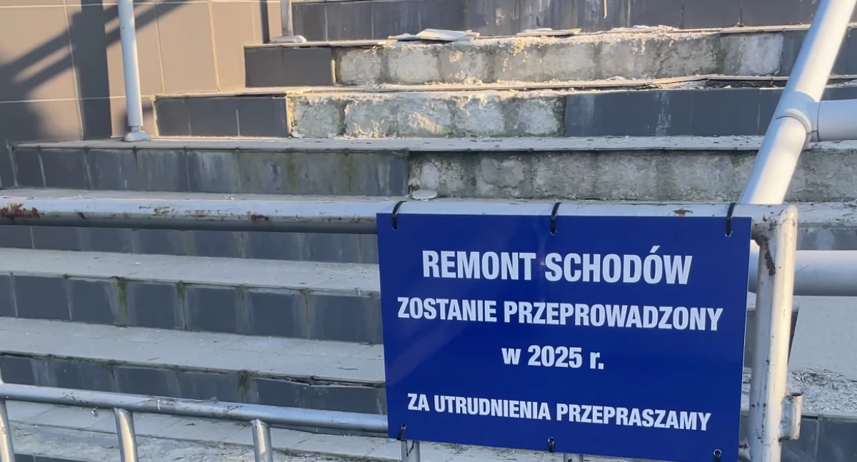 Schody wejściowe na pływalnię już tak nie wyglądają. Przebudowa zakończona