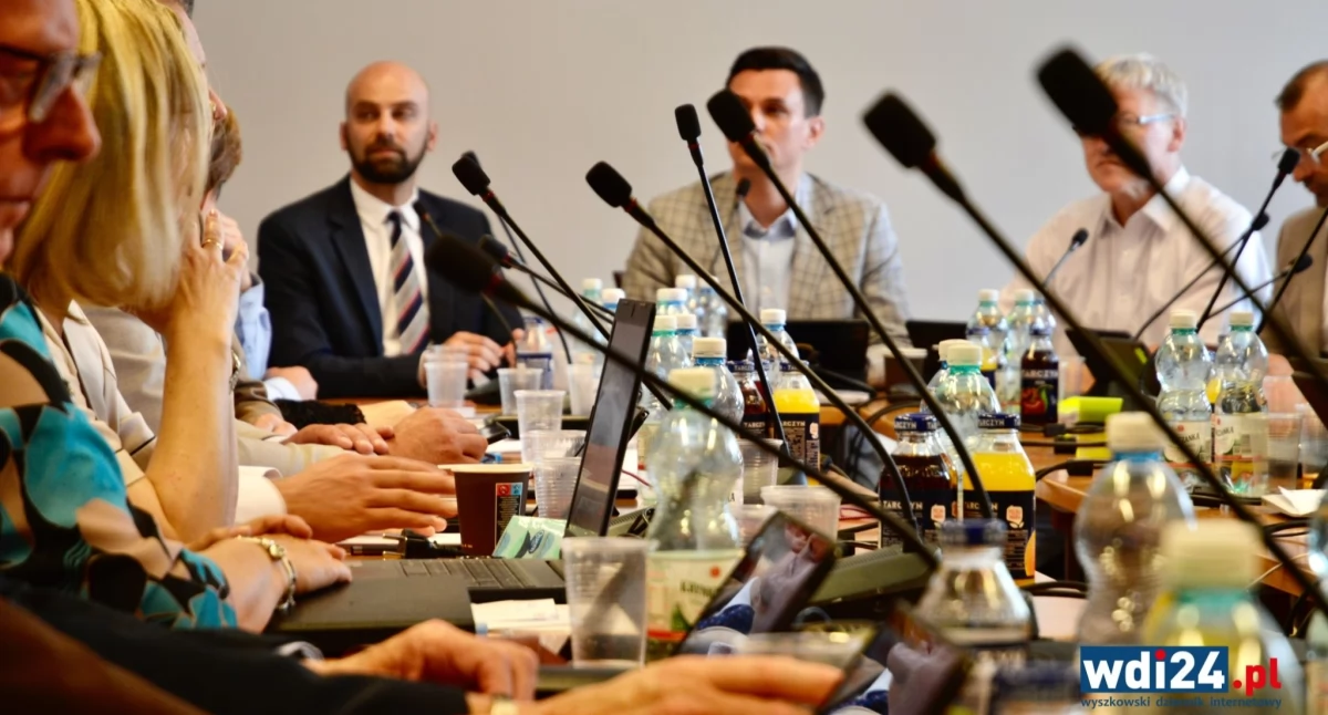 „Koalicja nie funkcjonuje”. Radni WIS i PiS kończą współpracę z burmistrzem Wyszkowa
