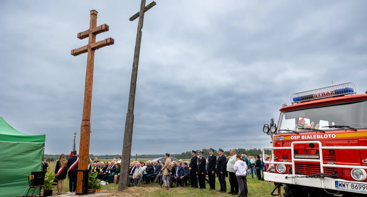 Poświęcenie krzyża pandemicznego w Białymbłocie - Starej Wsi
