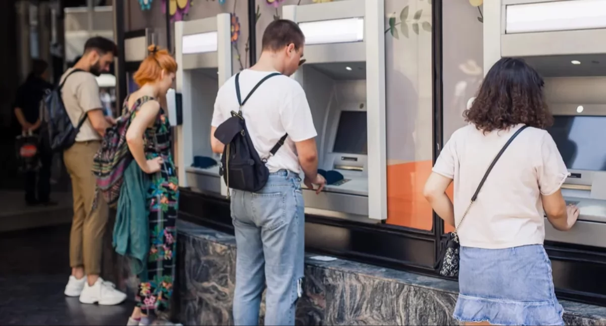 Czy należy trzymać pieniądze w banku? Eksperci są zgodni 