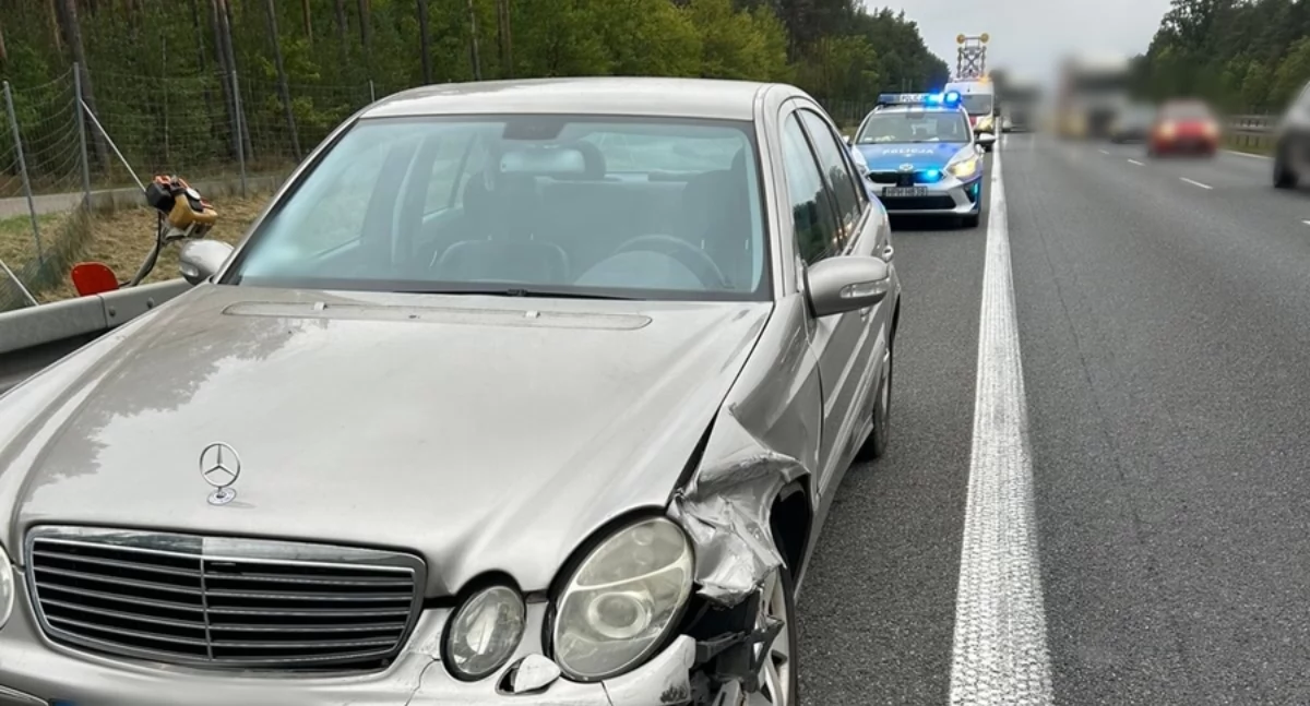 Pijany 42-latek przeszarżował: najpierw uderzył w skodę, potem w volkswagena 
