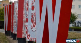 Napis WYSZKÓW stanął na placu Miejskim. I już niedługo zaświeci