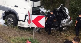 WYPADEK! Droga zablokowana. Cztery osoby poszkodowane 
