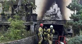 Pożar garażu w Popowie Parcelach. Strażacy szybko opanowali ogień
