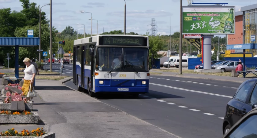 Zmiany w komunikacji w lutym 2025: Co czeka pasażerów?