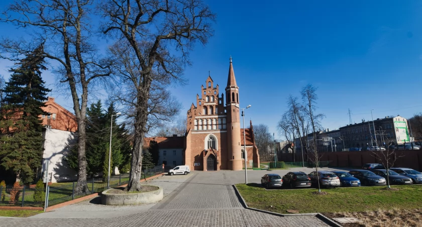Miłość w lutym, wesele w czerwcu ...
