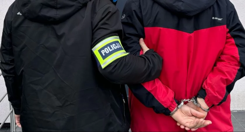 Bydgoscy kryminalni w akcji! Poszukiwany przez Interpol zatrzymany na Toruńskiej