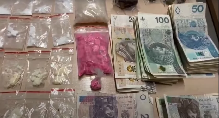 Bydgoska policja uderza w narkobiznes: Ponad pół kilograma nielegalnych substancji przejętych