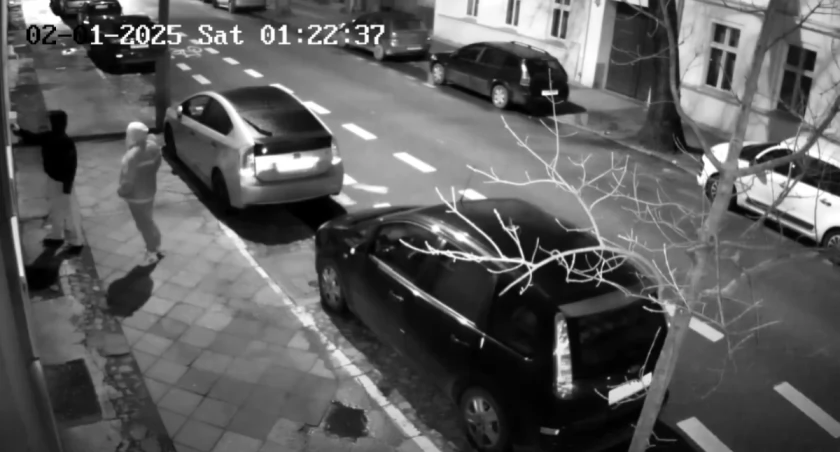 Bydgoszcz: Policja publikuje nagranie sprawców wandalizmu. Czy rozpoznajesz te osoby?