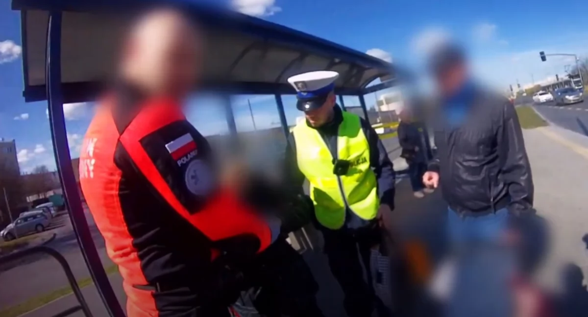 Zatrzymanie za prędkość, a chwilę później walka o ludzkie zdrowie – interwencja policjantów w Bydgoszczy