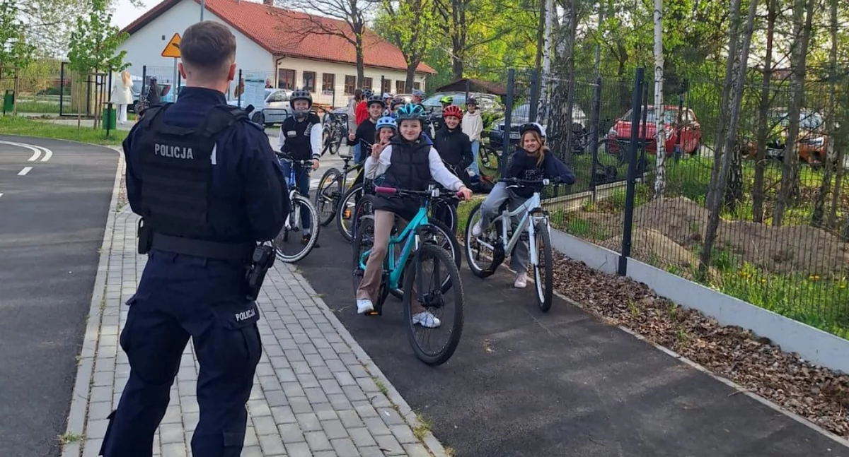 Egzamin z jazdy na dwóch kółkach. Policja i szkoła łączą siły pod Bydgoszczą